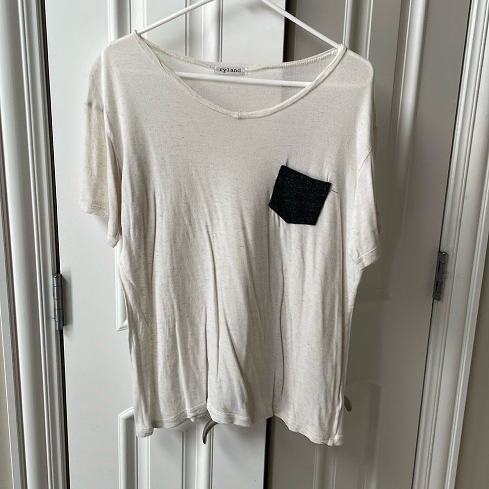 Ryland slouchy tshirt with dark grey pocket, size large